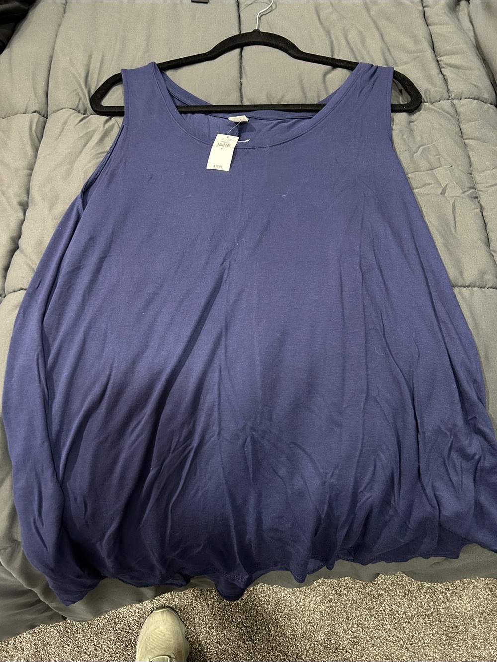 Old navy luxe Sleeveless Scoop Tank - Navy - Picture 4 of 5
